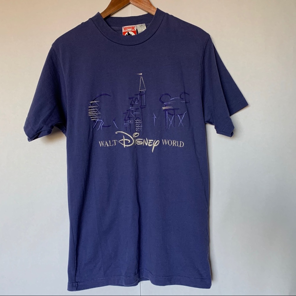 VINTAGE Walt Disney World embroidered t-shirt